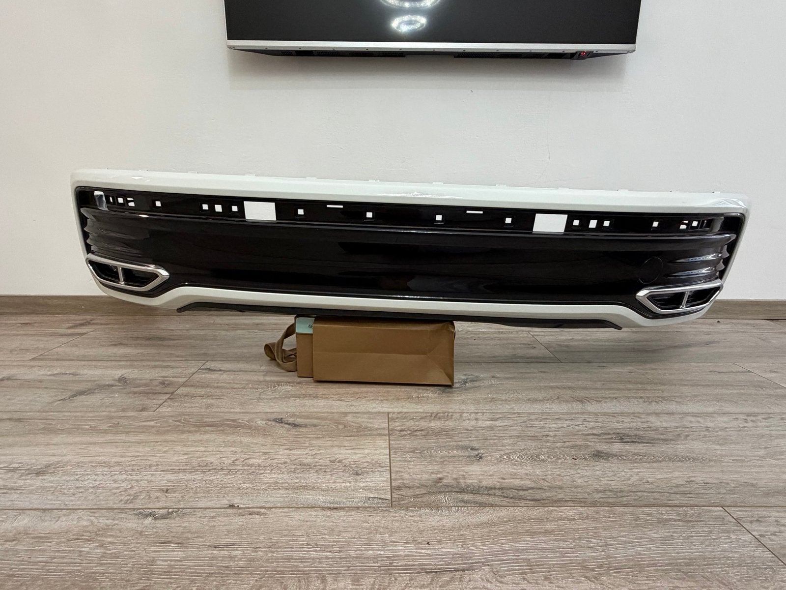Achterbumper Volkswagen Taigo Wit R-Line nieuwstaat, Gebruikt, Volkswagen, Ophalen of Verzenden, Achter