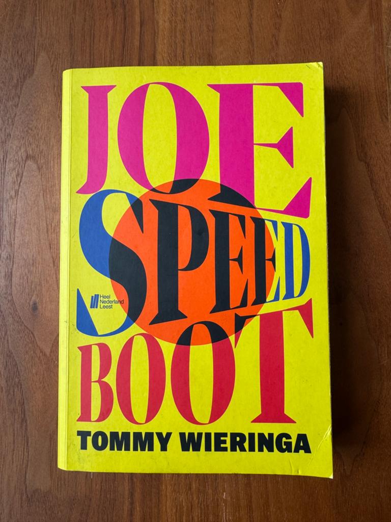 Joe Speedboot - Tommy Wieringa (Heel Nederland Leest), Ophalen of Verzenden, Gelezen, Nederland