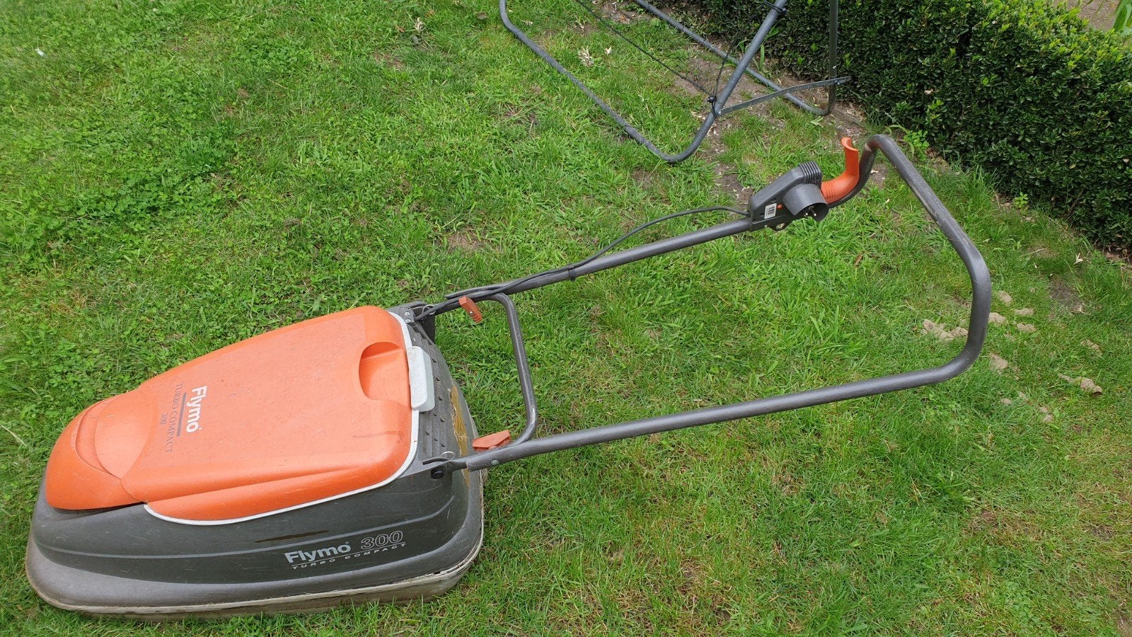 Flymo Zweefmaaier Turbo Compact 300 - Werkt goed!, Tuin en Terras, Ophalen