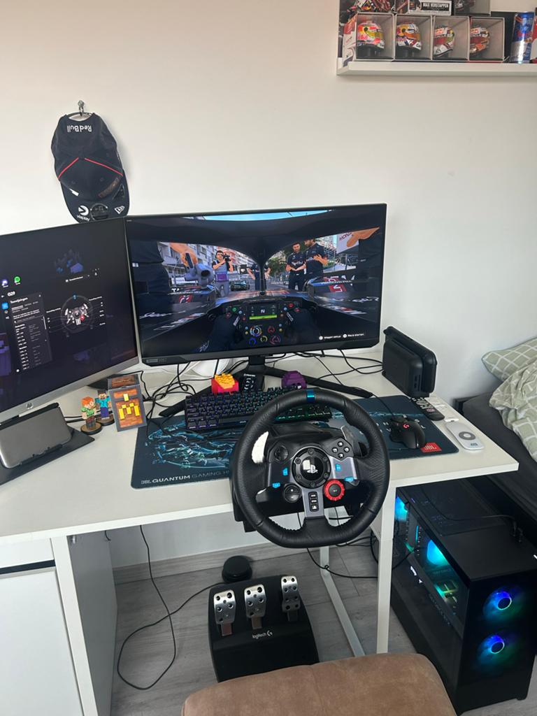 Logitech stuur en pedalen, Ophalen of Verzenden, Zo goed als nieuw