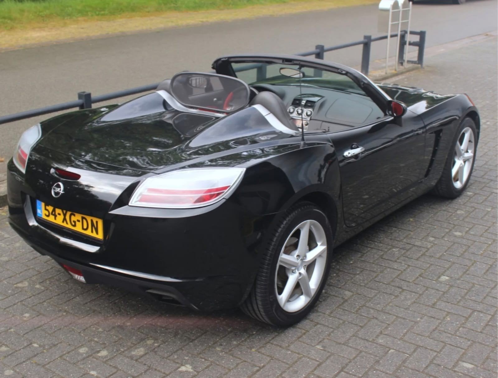 Opel GT 2.0 Turbo 2007 Zwart, Auto's, 1998 cc, Achterwielaandrijving, 264 pk, 4 cilinders