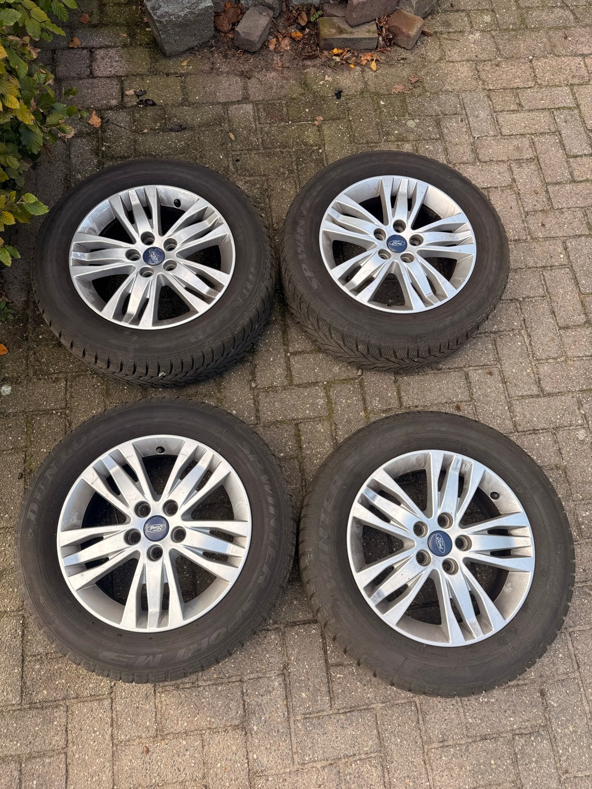 Ford 16 inch velgen met Dunlop winterbanden 215/60R16, Auto-onderdelen, 16 inch, Banden en Velgen, Personenwagen, Gebruikt