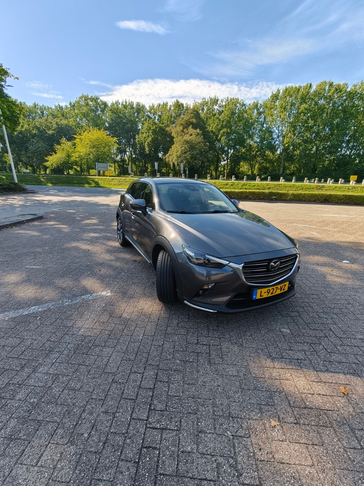 Mazda CX-3 2.0 Skyactiv-g 150pk 4WD AUT 2018 Grijs. Km 42100, Automaat, 680 kg, Leder, 1200 kg