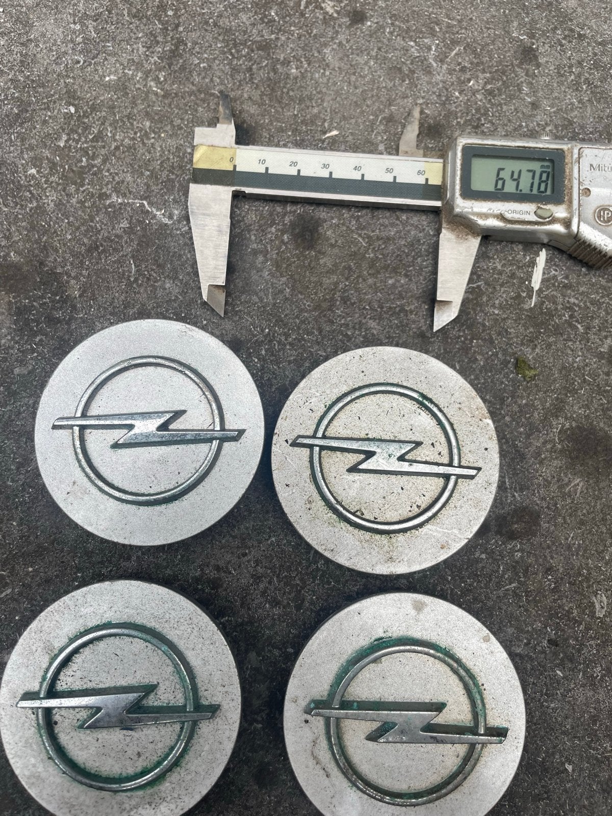 65mm originele zilvergrijze Opel naafdoppen gebruikt, Ophalen of Verzenden, Gebruikt