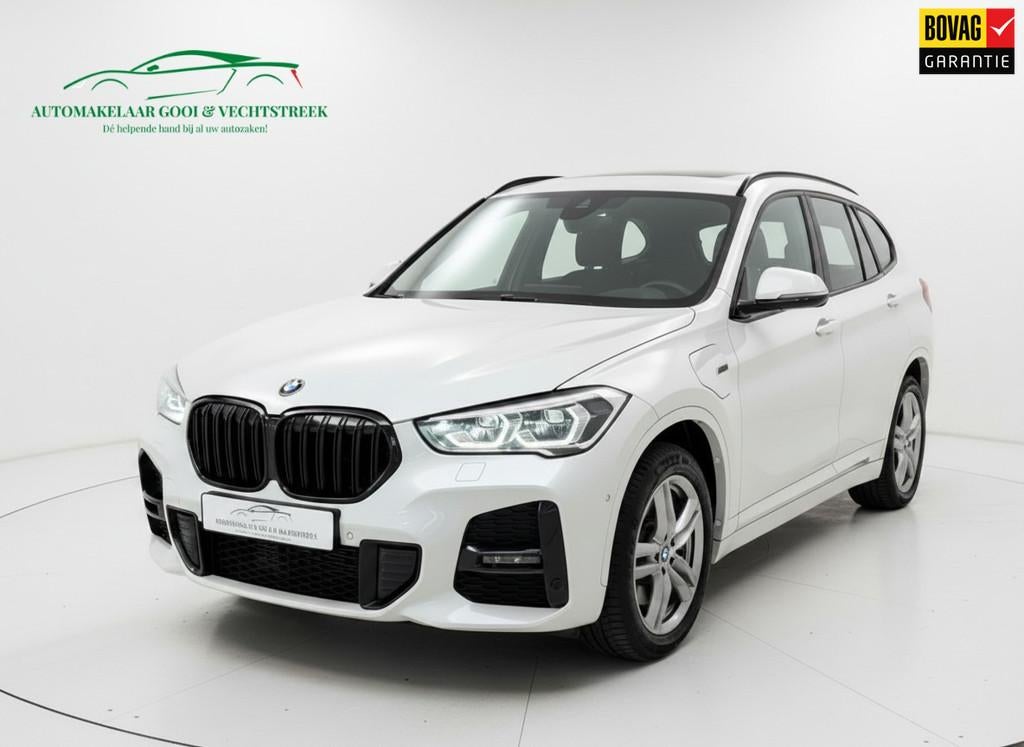 BMW X1 XDrive25e High Exec. M-Sport - Panorama - HuD - Camer, 12 maanden, Gebruikt, Zwart, Leder en Stof