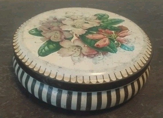 Mooi oud koekjes blik mooi Bloemen Decor. Zie fotos, Ophalen of Verzenden, Gebruikt, Overige materialen, Overige typen