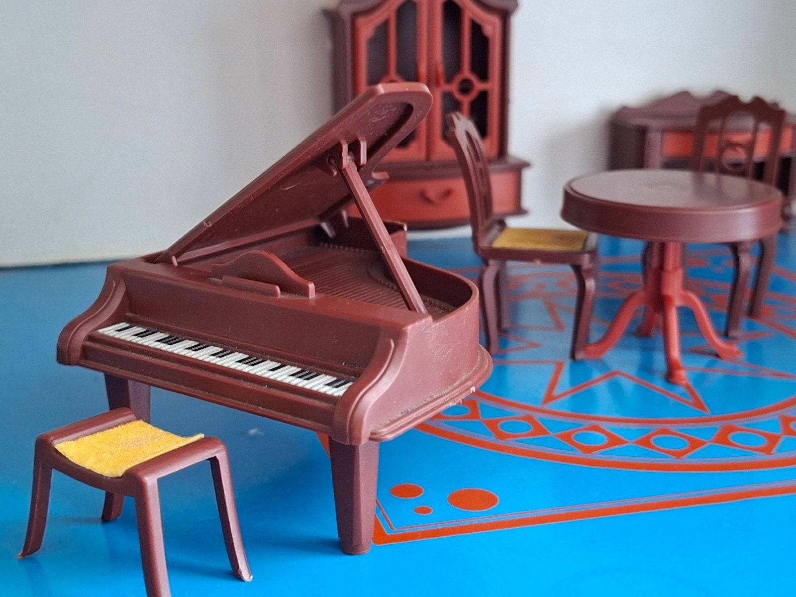 Vintage Poppenhuis met Meubels - piano, dressoir, stapelbed, Ophalen, Gebruikt, Jongen of Meisje