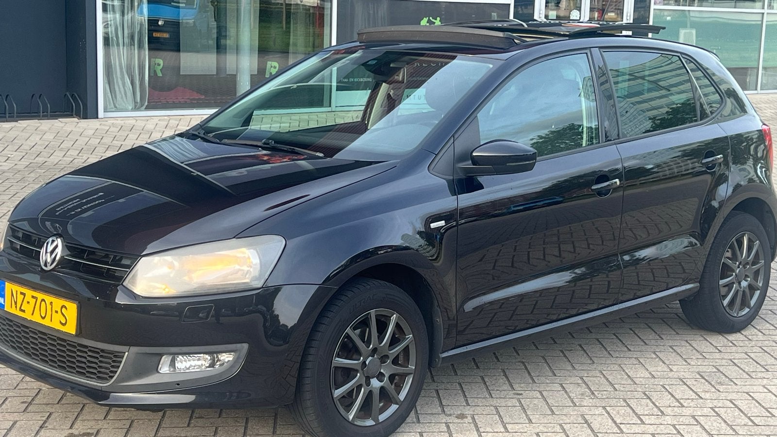 Volkswagen Polo MATCH 1.2 TSI  PANO Volledig onderhoud !, Auto's, Voorwielaandrijving, 40 €/maand, Zwart, 4 cilinders