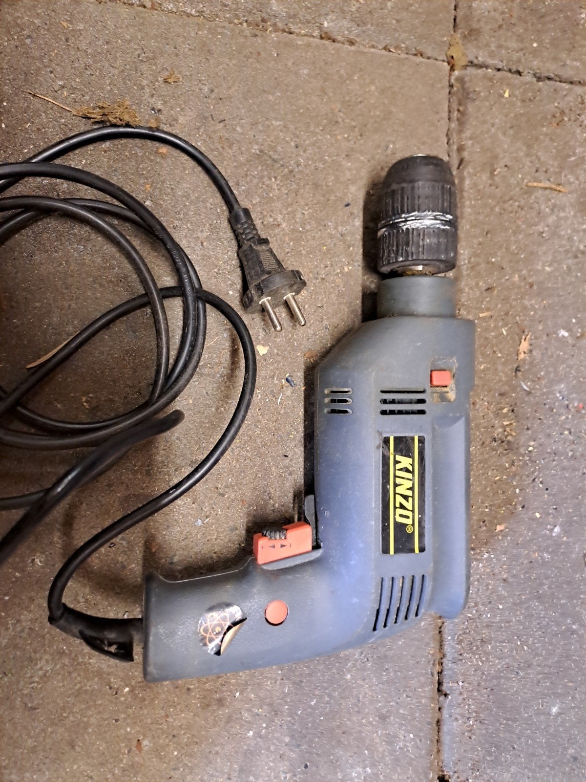Kinzo Boormachine 850W - Gebruikt maar functioneel snelspan, Doe-het-zelf en Verbouw, Gereedschap | Boormachines, Ophalen of Verzenden