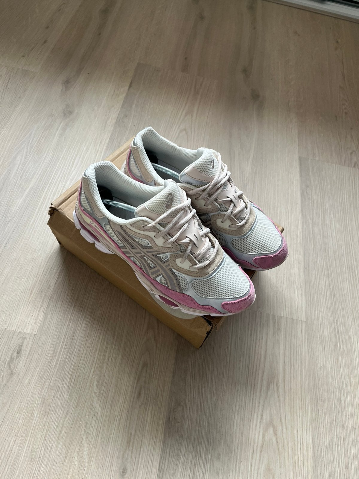 Asics gel nyc cream mineral beige(roze) Maat:44, Kleding | Heren, Schoenen, Overige kleuren, Overige typen, Ophalen of Verzenden
