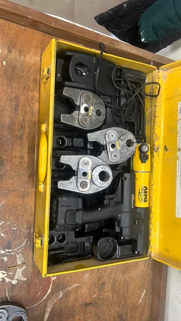 Perstang rems mini inc persbekken uponor, Doe-het-zelf en Verbouw, Gereedschap | Handgereedschap, Zo goed als nieuw, Ophalen of Verzenden