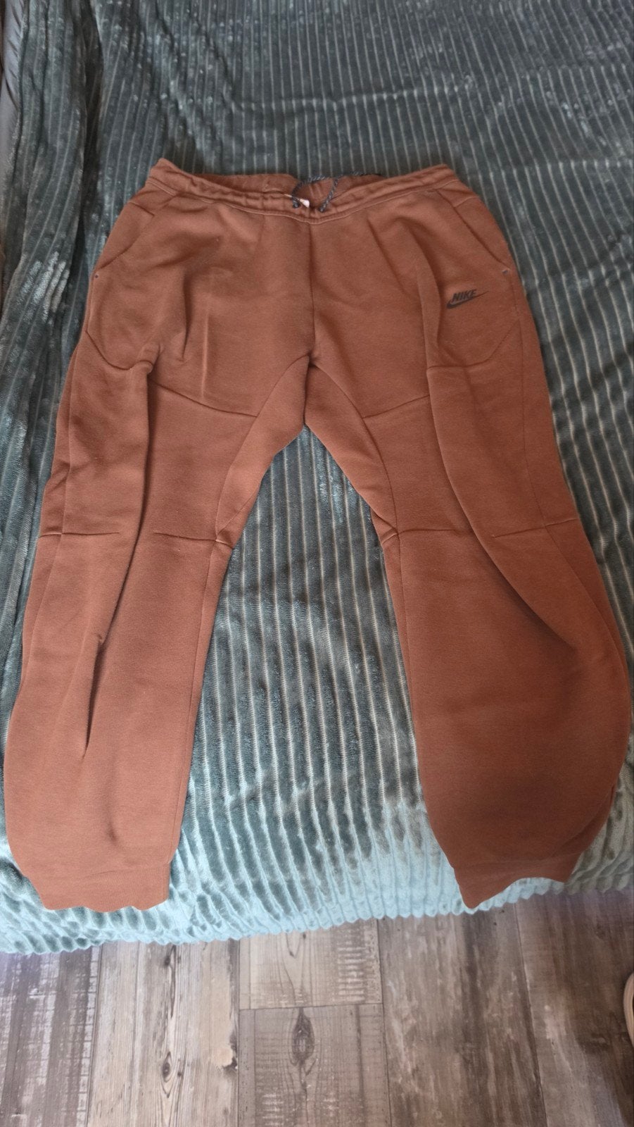 Bruine Nike Tech Fleece Broek - Nieuwstaat - Maat L, Maat 52/54 (L), Bruin, Nike, Nieuw