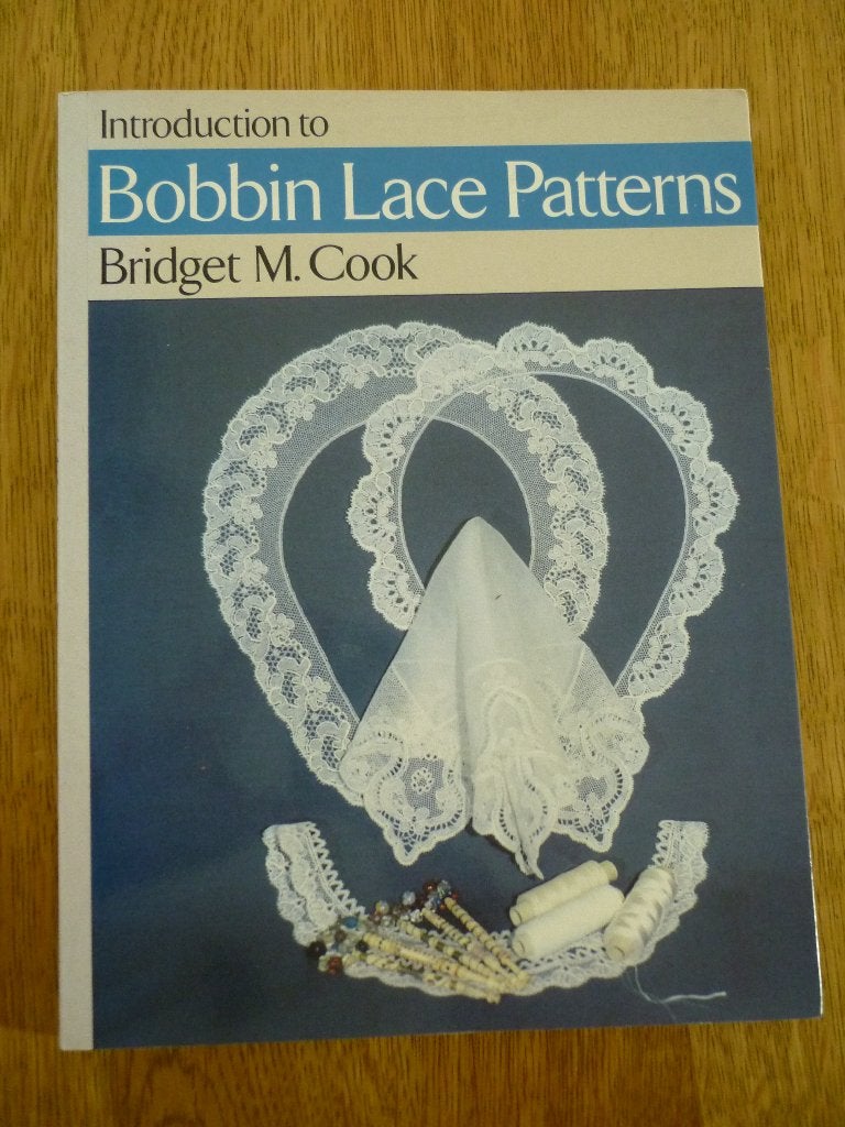 Bobbin Lace Patterns - Bridget M. Cook Kantklossen, Hobby en Vrije tijd, Kantklossen, Ophalen of Verzenden, Zo goed als nieuw