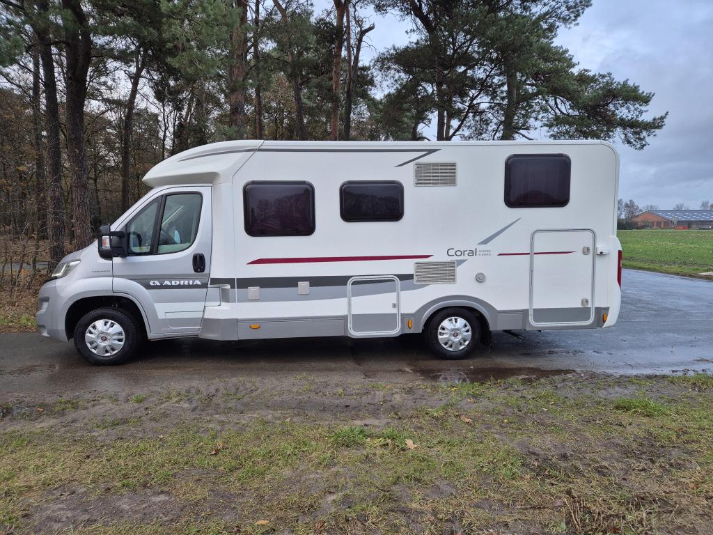 Adria Coral Axess 600 SL TWINBED airco el ram fietsrek TV, Caravans en Kamperen, Campers, Chemisch toilet, Koelkast, Ringverwarming