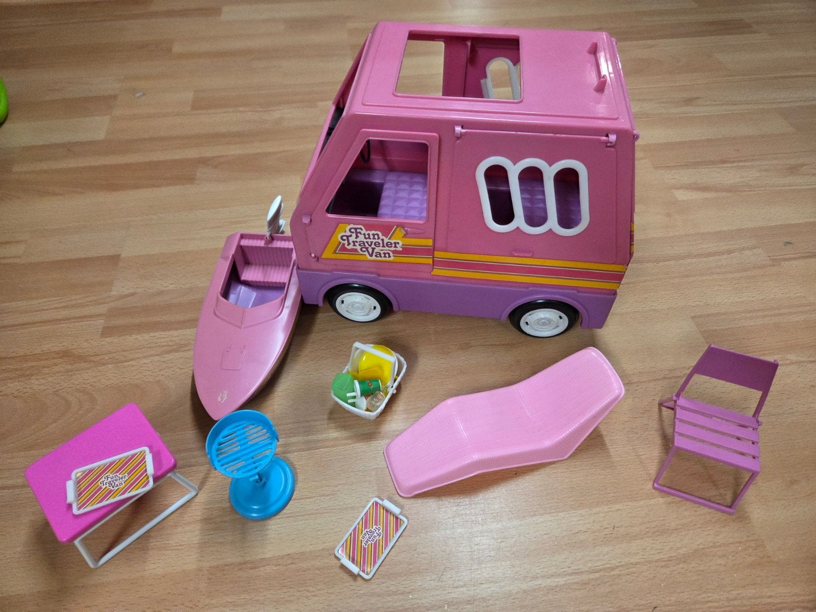 Vintage Barbie Camper Fun Traveler Van met accessoires, Ophalen of Verzenden, Gebruikt