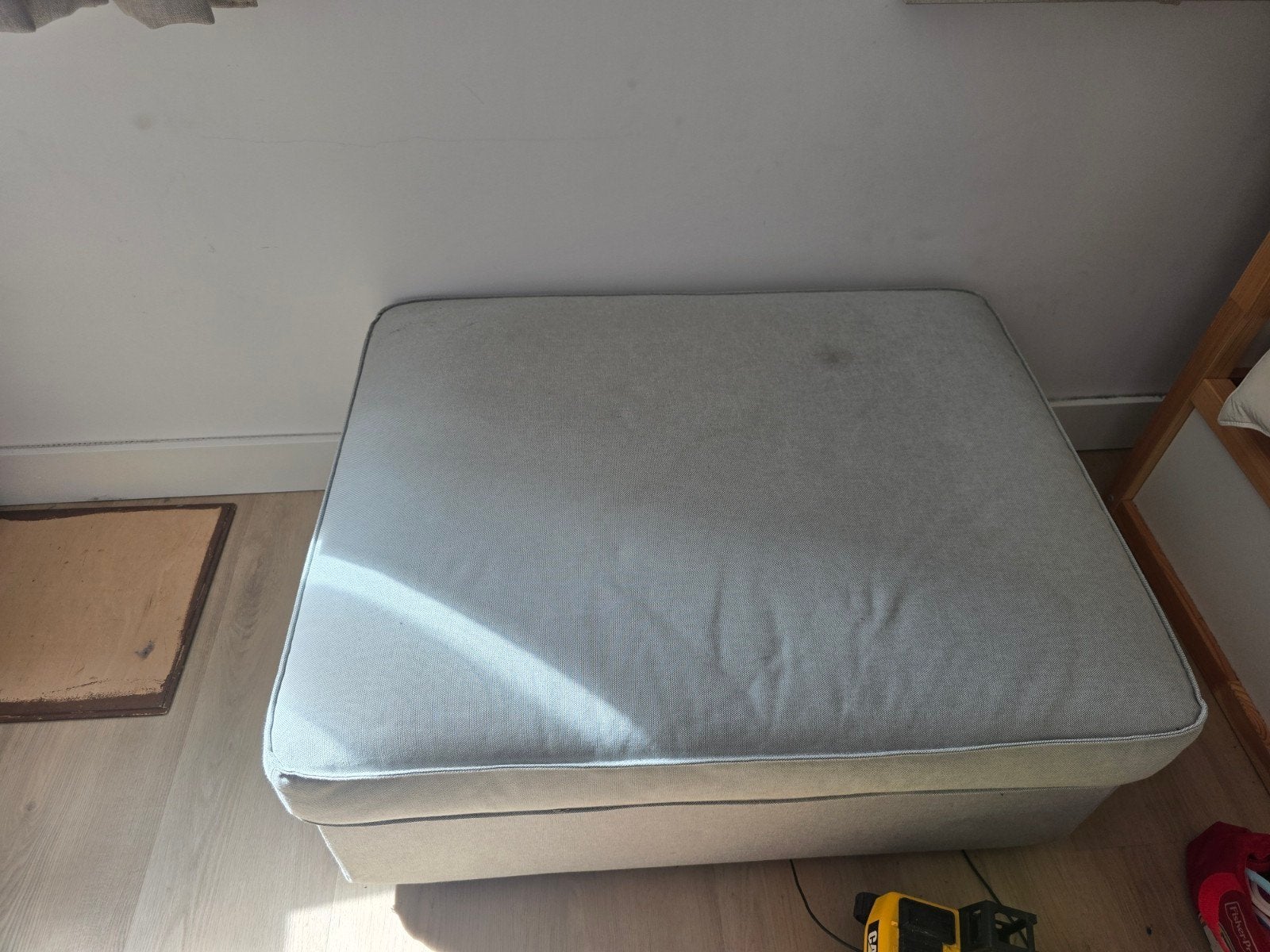 Grijze poef met opbergruimte, Ophalen, Gebruikt, 75 tot 100 cm, Rechthoekig