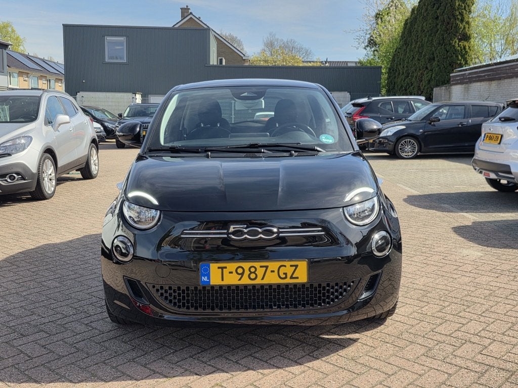 Fiat 500 Urban 42 kWh apple carplay/andriod (bj 2023), Auto's, Fiat, Automaat, 4 stoelen, Zwart, Origineel Nederlands