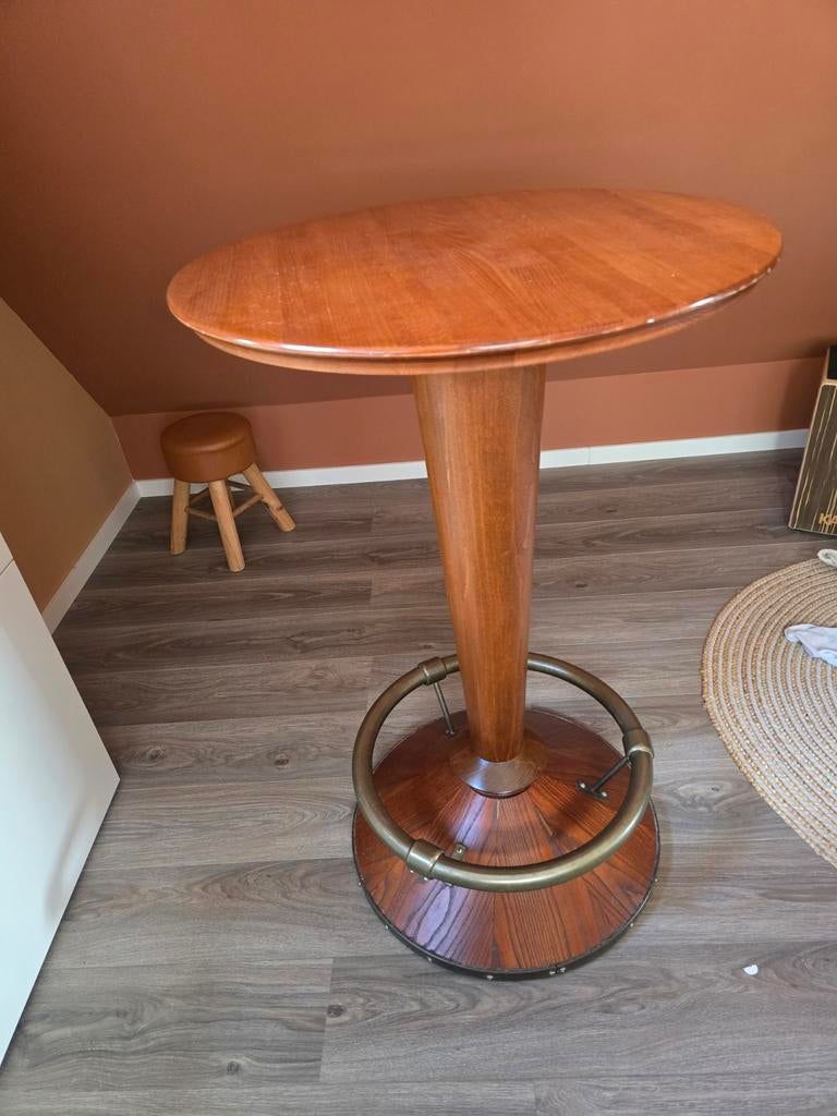 Biertafel met zware koperen voetrand, Gebruikt, 50 tot 100 cm, Rond, Tot twee personen