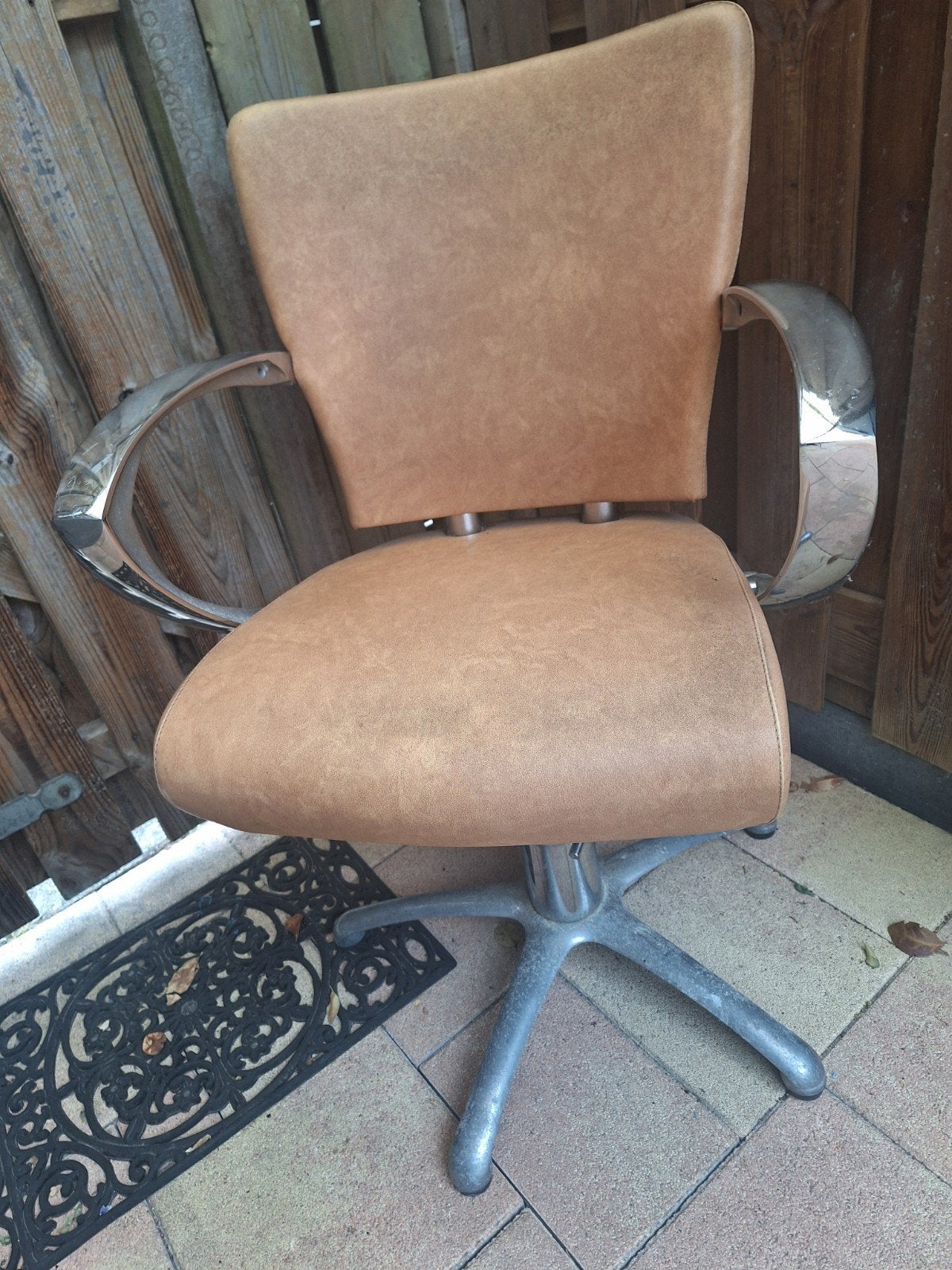 Vintage kappersstoel met Chromen Armleuningen, Ophalen, Gebruikt, Bruin, Vintage, Retro