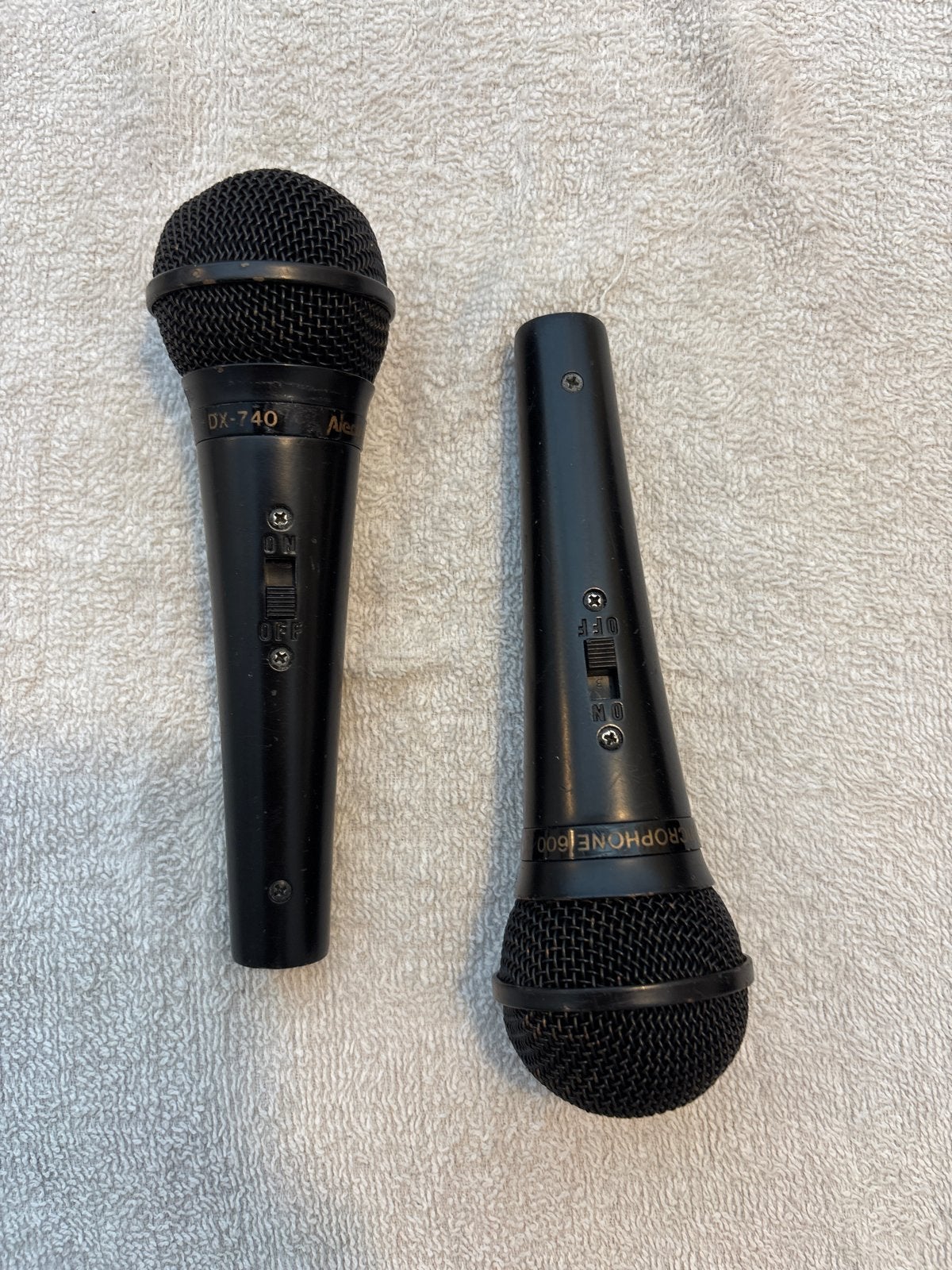 Twee Alecto DX-740 microfoons, Muziek en Instrumenten, Microfoons, Ophalen of Verzenden, Gebruikt, Zangmicrofoon