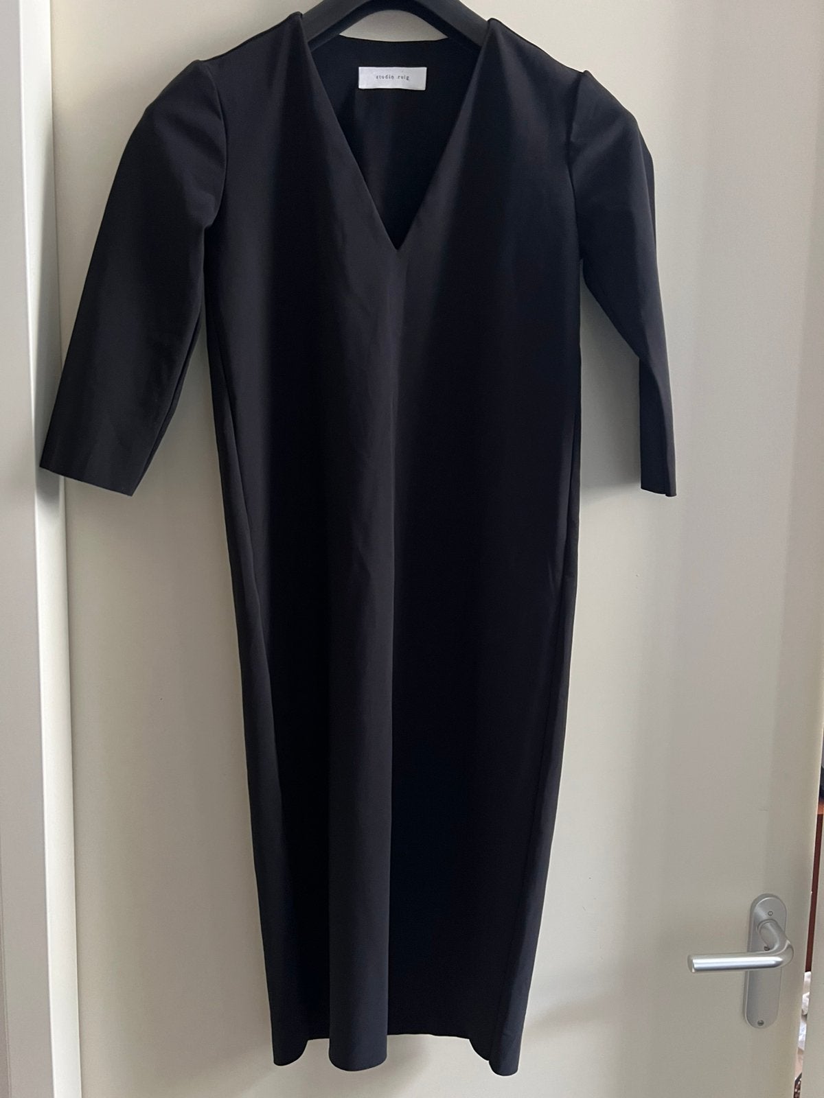 Studio Ruig mooi zwart jurkje van travelstof/ maat 34, Kleding | Dames, Jurken, Zo goed als nieuw, Maat 34 (XS) of kleiner, Zwart