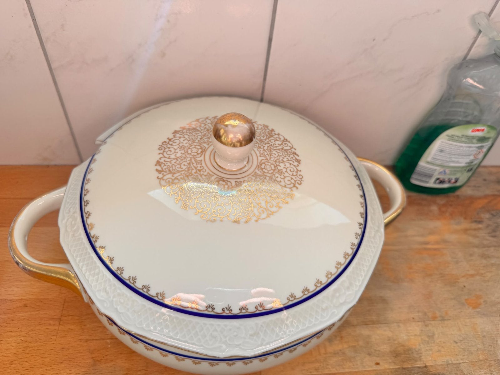 Prachtige porseleinen soepterrine met gouden details, Ophalen
