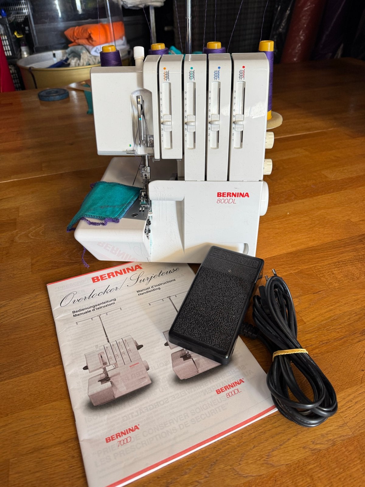Bernina 800D Lockmachine - Perfecte staat, onderhoud gehad, Ophalen of Verzenden, Zo goed als nieuw, Lockmachine, Bernina