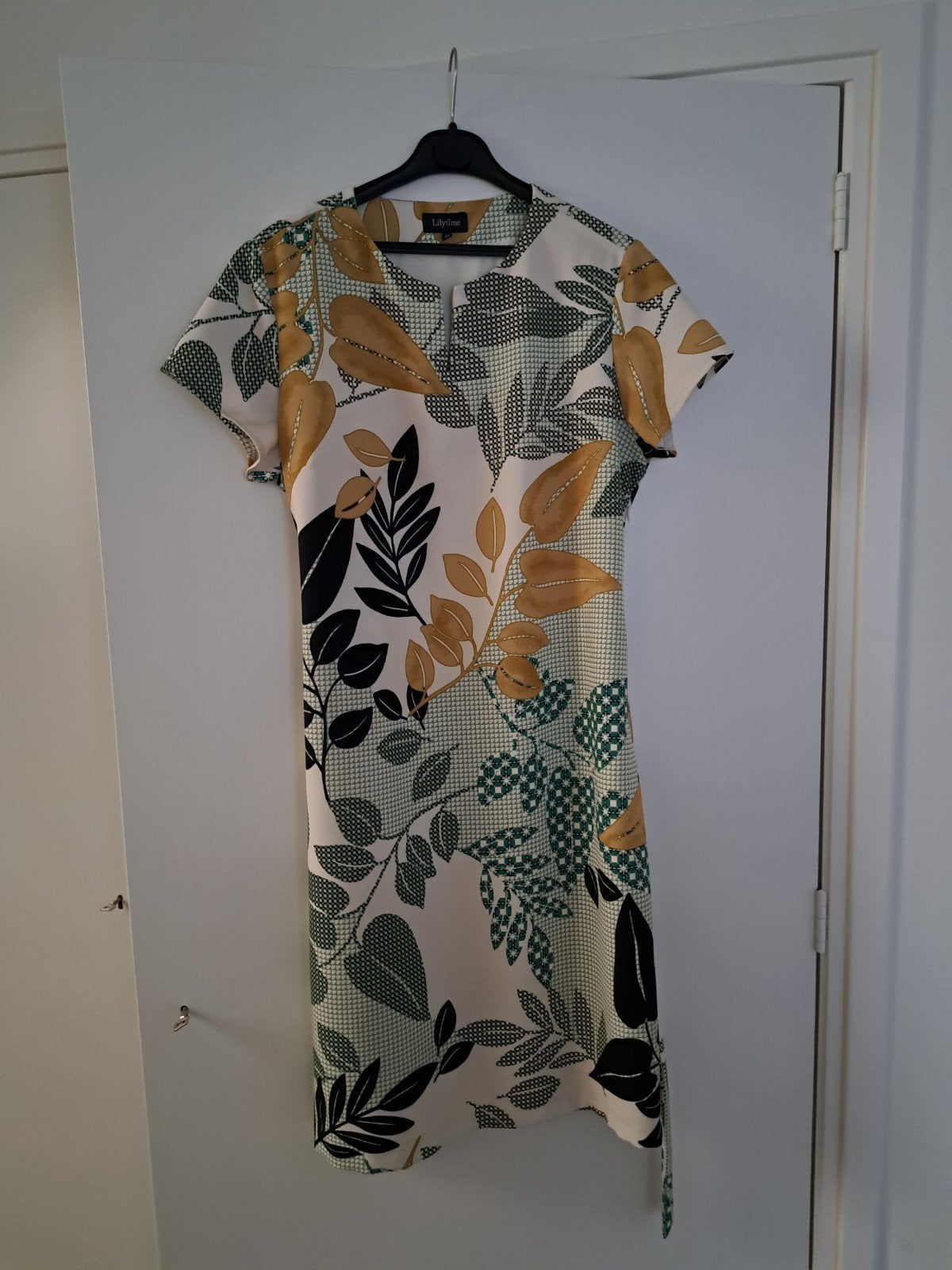 prachtige jurk van Lilytime maat 44, Kleding | Dames, Jurken, Meerkleurig, Maat 42/44 (L), Ophalen of Verzenden, Zo goed als nieuw