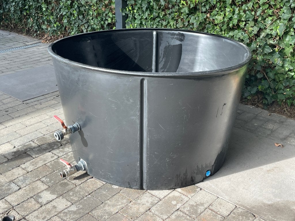 Grote kunststofbak ca. 650 ltr. 110x68 cm met kranen, Ophalen, Gebruikt
