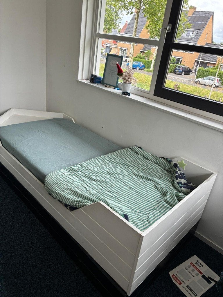 Kinderkamer compleet. Bed, kast en accessoires, Ophalen, 85 tot 100 cm, Gebruikt, Lattenbodem