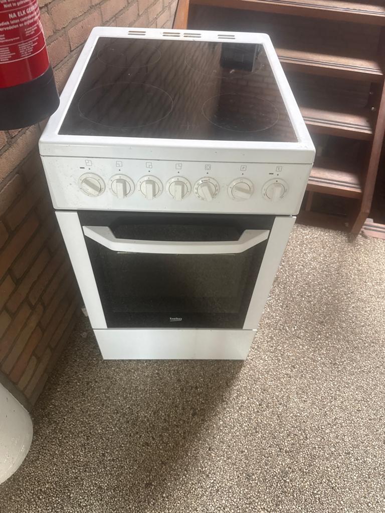 Zeer nette Beko gasfornuis met oven, Zo goed als nieuw, Gas, 85 tot 90 cm, 4 kookzones