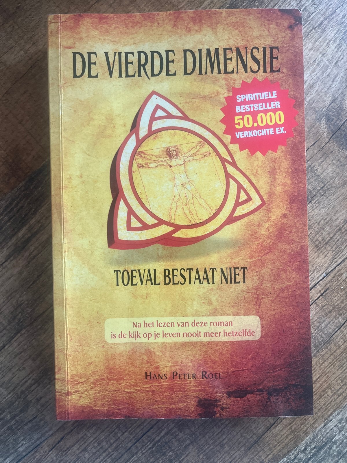 De Vierde Dimensie: Toeval Bestaat Niet - Hans Peter Roel, Ophalen of Verzenden, Gelezen, Spiritualiteit algemeen, Verhaal of Roman