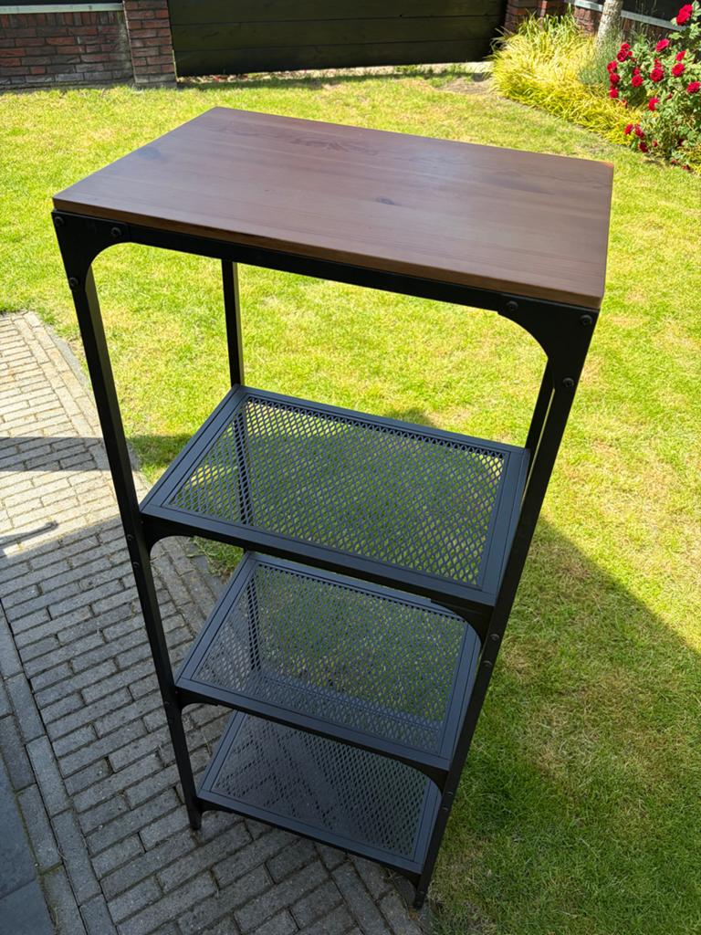 IKEA Fjällbo Stellingkast - Zwart metaal met hout (51x136 cm, Ophalen, Zo goed als nieuw