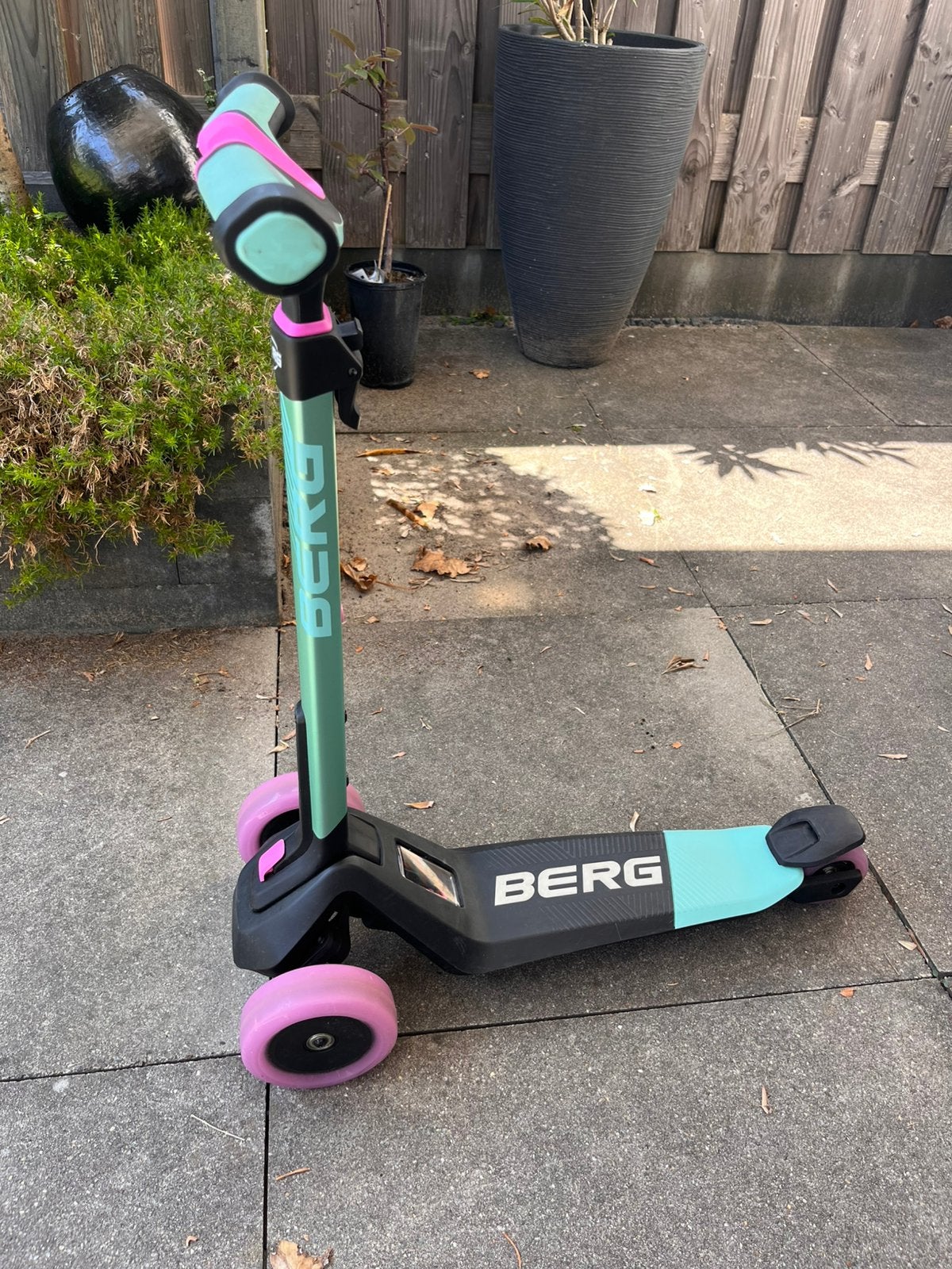 Berg step rose + Berg draagband, Ophalen, Zo goed als nieuw, Gewone step