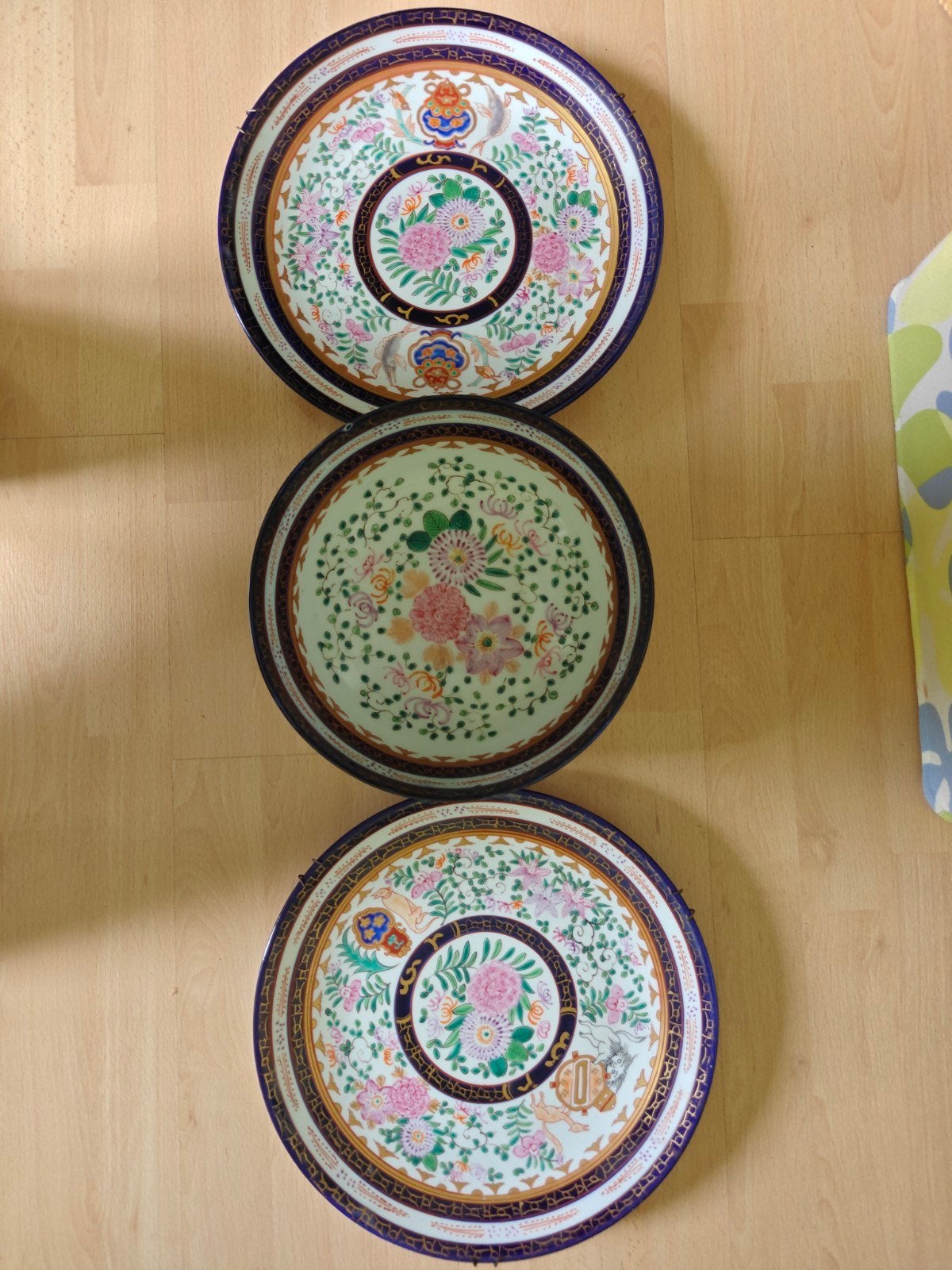 Set van 3 Chinees porselein: kom en twee borden, Antiek en Kunst, Antiek | Porselein, Ophalen of Verzenden