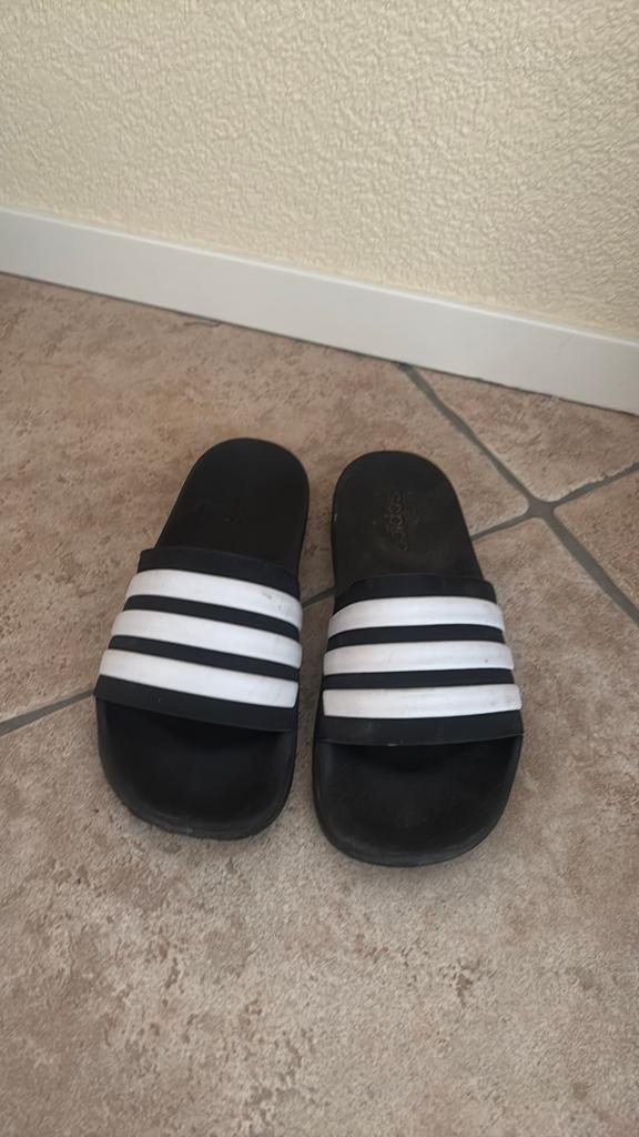 Adidas slippers, Slippers, Blauw, Ophalen of Verzenden, Gedragen