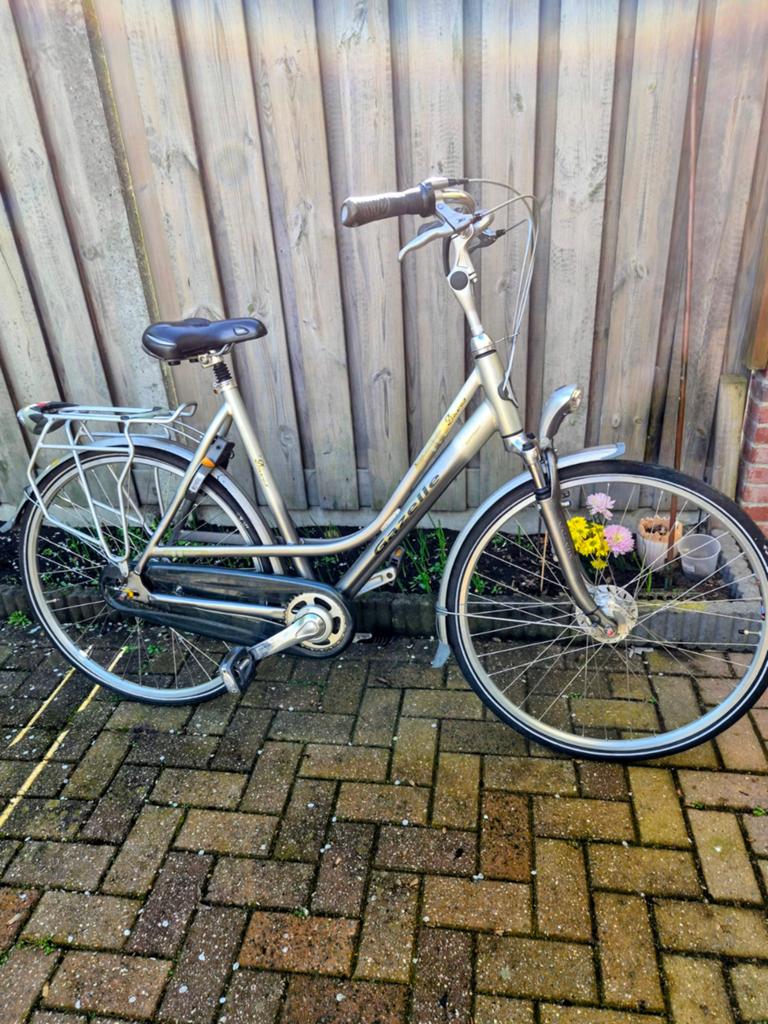 Gazelle  dames  fiets, Fietsen en Brommers, Fietsen | Dames | Damesfietsen, 56 cm of meer, Ophalen, Zo goed als nieuw, Gazelle