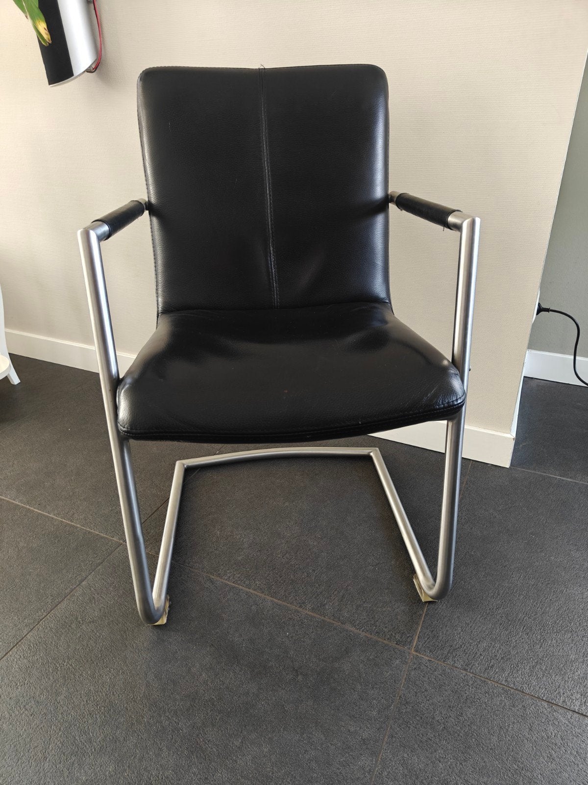 5 zwarte Henders en Hazell eetkamerstoelen, Ophalen, Gebruikt, Zwart, Modern