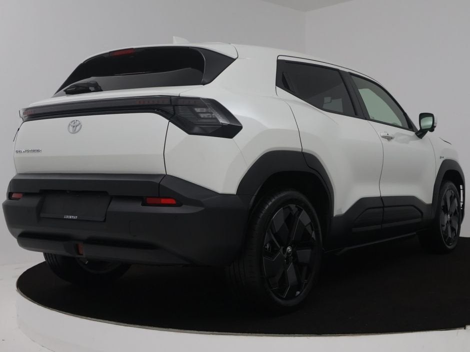 Toyota Urban Cruiser Executive 61 kWh (bj 2026, automaat), Auto's, Toyota, 12 maanden, 44 min, Wit, Leder