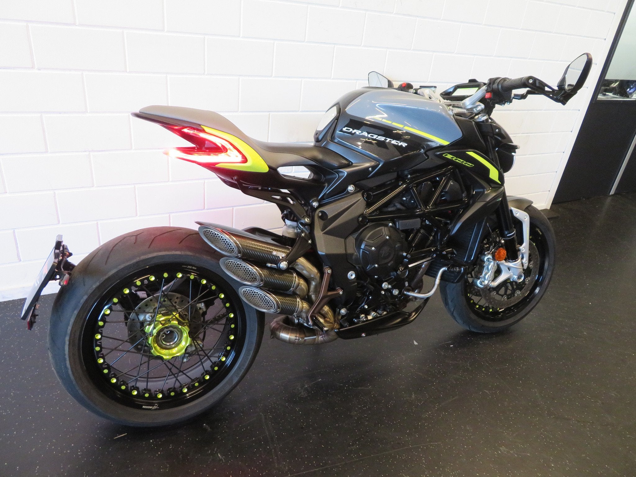 MV Agusta DRAGSTER 800 RR NIEUWSTAAT! (bj 2018), Motoren, Motoren | MV Agusta, Bedrijf, 800 cc, Naked bike