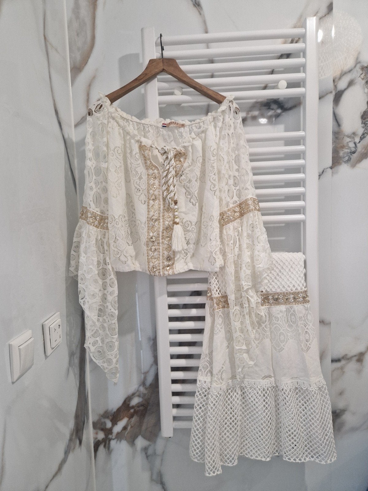 Ibiza Style Azaka Set Top & Rok Wit/Goud - Maat 44, Ophalen of Verzenden, Zo goed als nieuw, Maat 42/44 (L), Wit