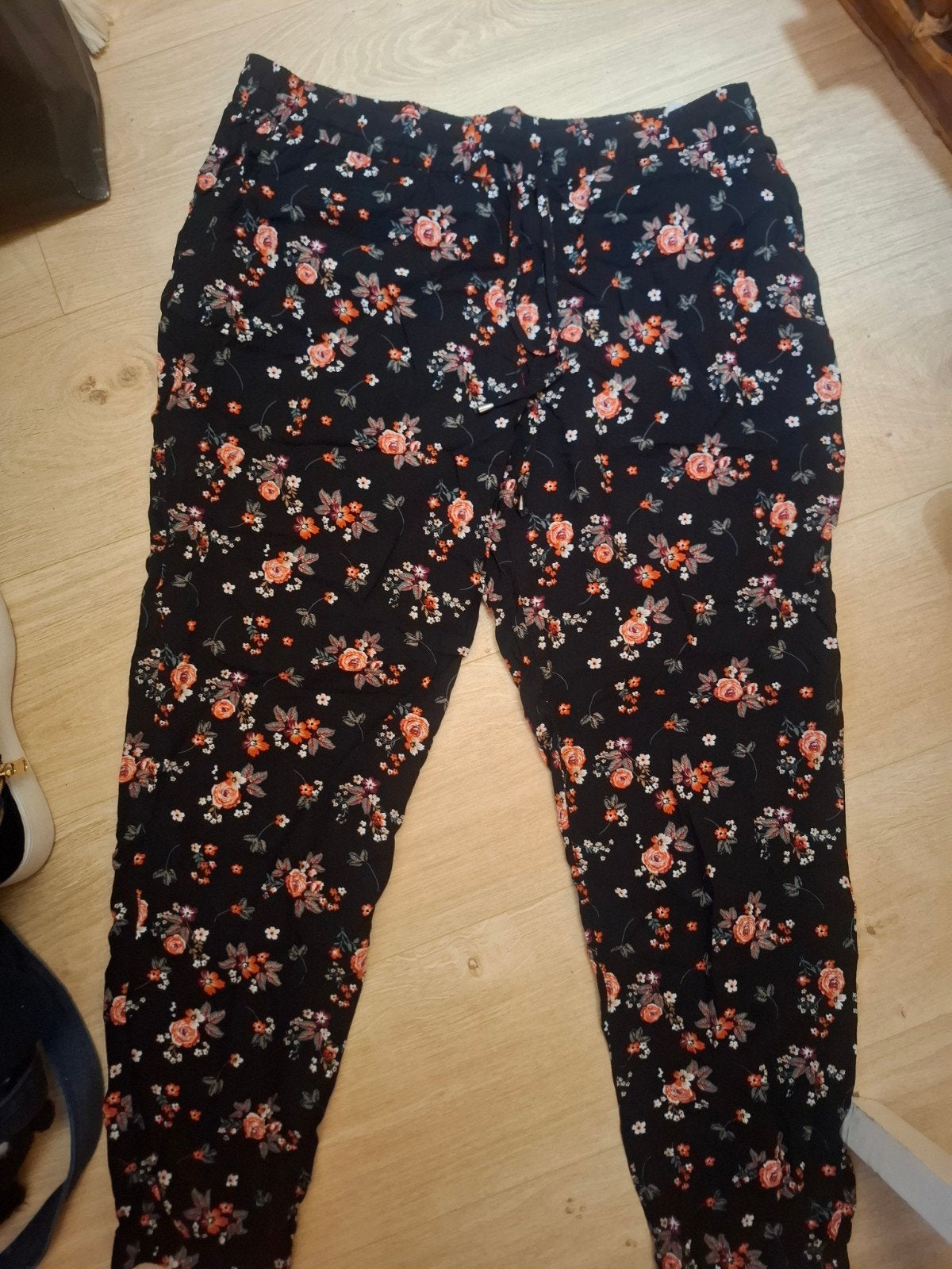 Broek maat 46 met schattige bloemenprint, Kleding | Dames, Broeken en Pantalons, Ophalen of Verzenden