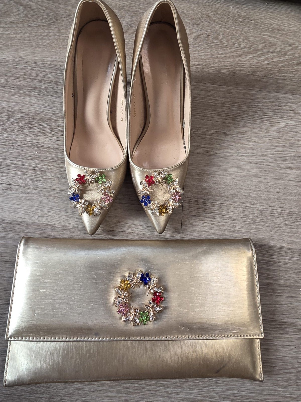 Gouden  pumps met clutch - feestelijke set, Pumps, Overige kleuren, Ophalen of Verzenden, Zo goed als nieuw