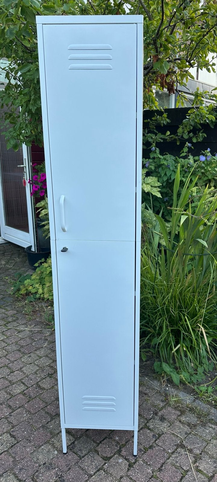 Witte metalen locker kast met 5 planken, Ophalen, Zo goed als nieuw
