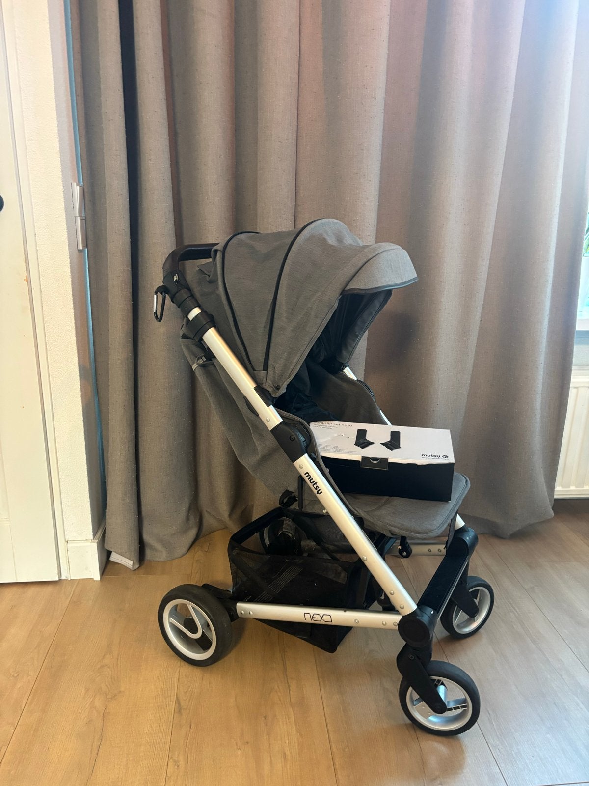 Mutsy Nexo Kinderwagen met Adapterset en Qute Voetenzak, Gebruikt, Mutsy, Met autostoeltje, Ophalen