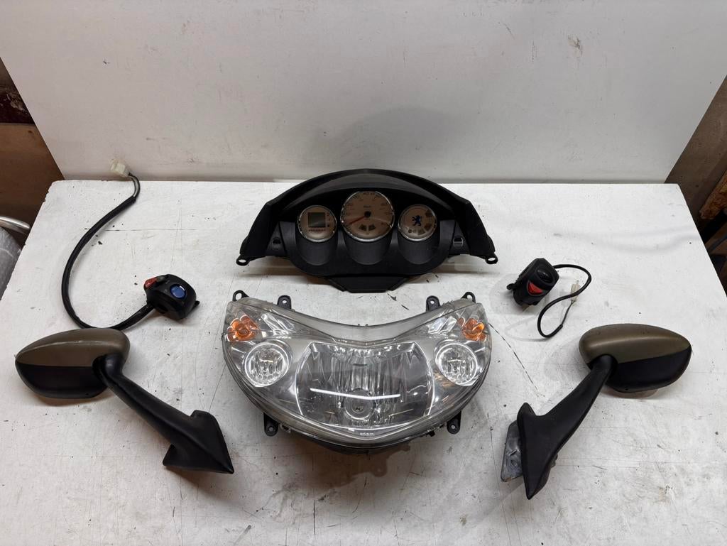 Onderdelen Peugeot Elystar, Gebruikt, Ophalen of Verzenden, Elystar, Koplamp