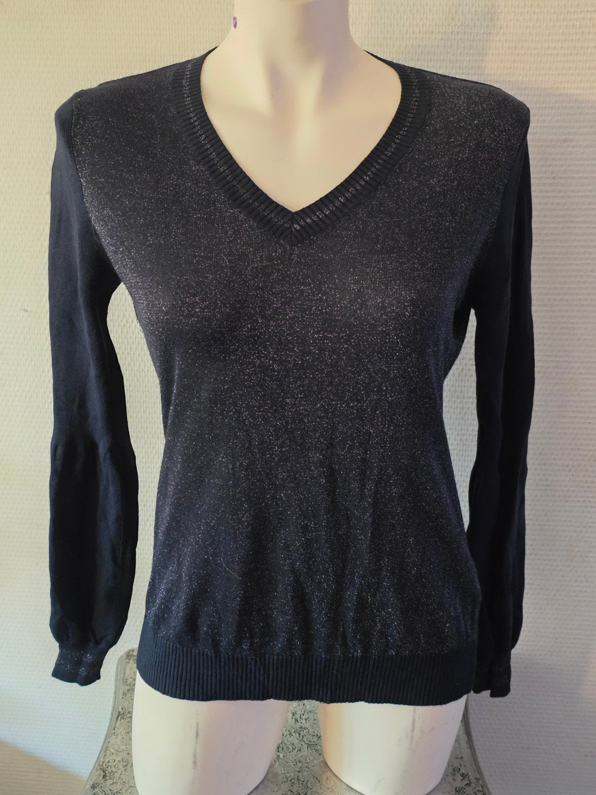 Donkerblauwe trui met glitter, maat L, Kleding | Dames, Blauw, Maat 42/44 (L), Ophalen of Verzenden, Onbekend