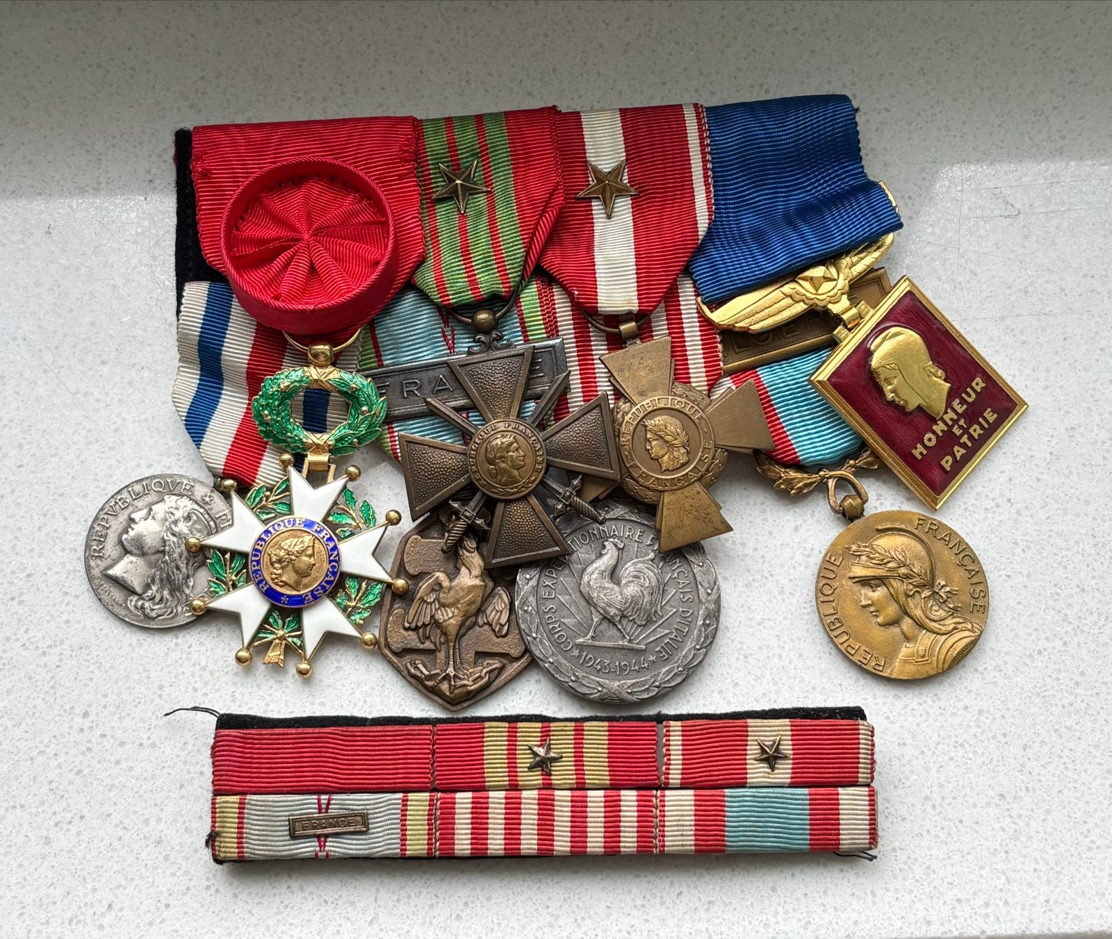 Groep Franse veteraan medailles en onderscheidin, Ophalen of Verzenden, Overige soorten, Overige gebieden, Lintje, Medaille of Wings