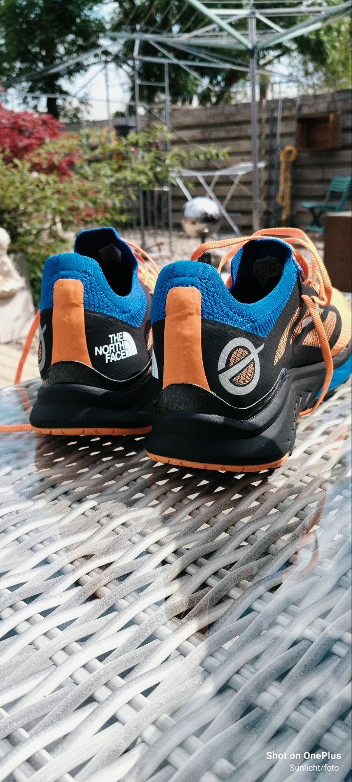 The North Face VECTIV Sportschoenen Oranje/Blauw, Ophalen of Verzenden, Zo goed als nieuw, Blauw, Sportschoenen