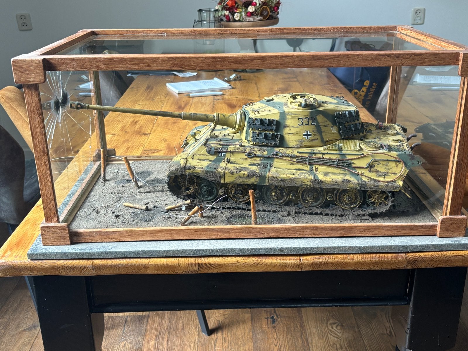Trumpeter King Tiger Tank 1/16 in vitrine, Gebruikt, Tank, Groter dan 1:32, Ophalen